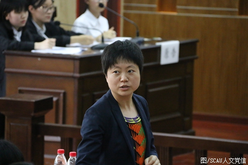 刘雪梅老师对民事模拟法庭进行点评.JPG
